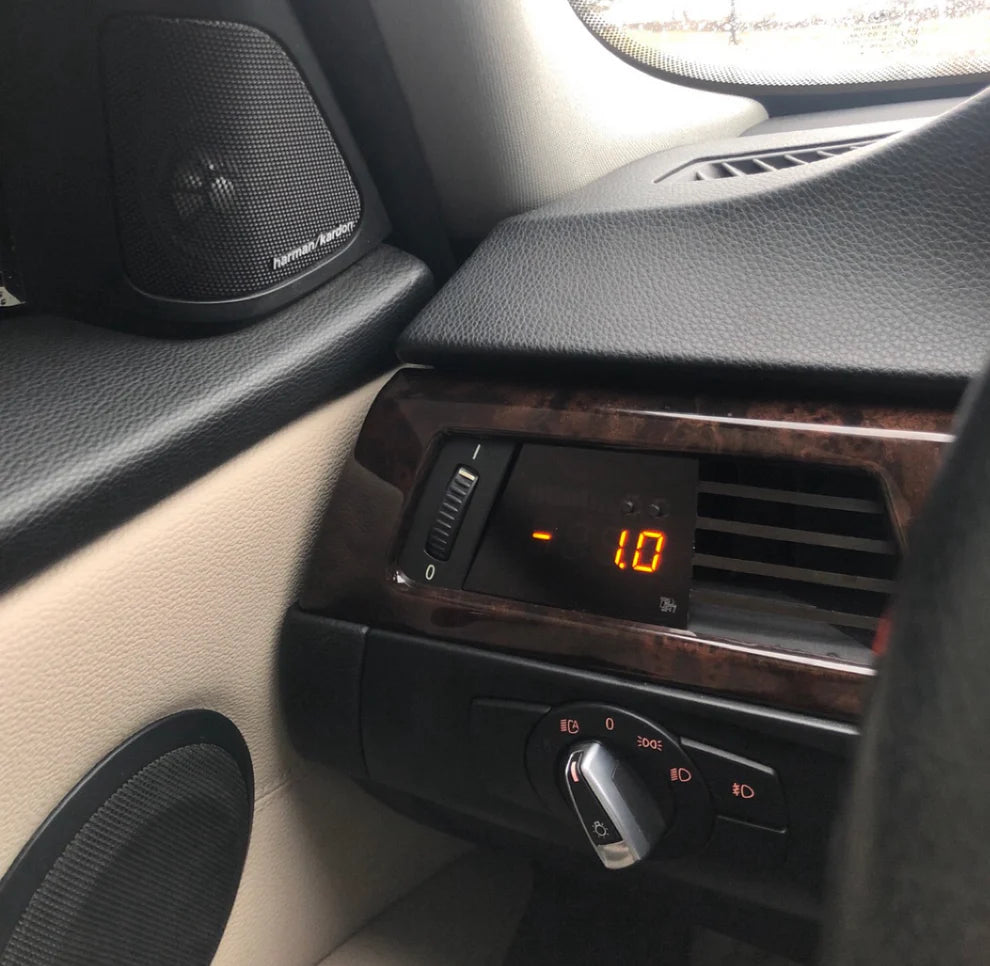 BMW E90, E92 & E93 M3 P3 V3 OBD2 Air Vent Gauge