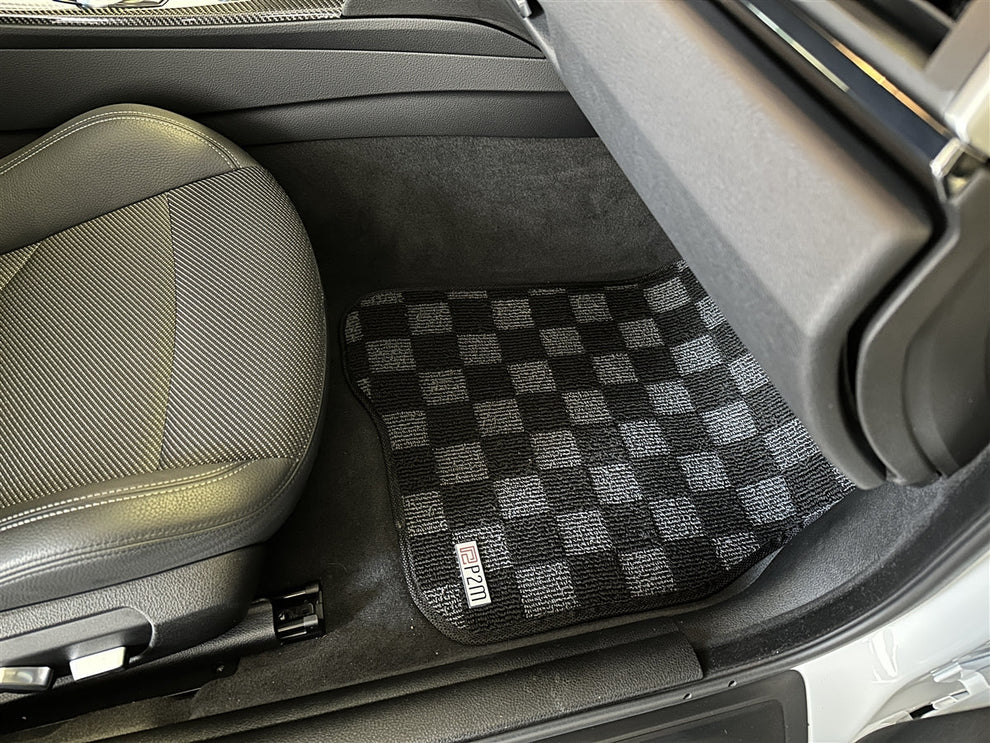 BMW F82 M4 & 4-Series P2M Race Car Flag Checked Floor Mats