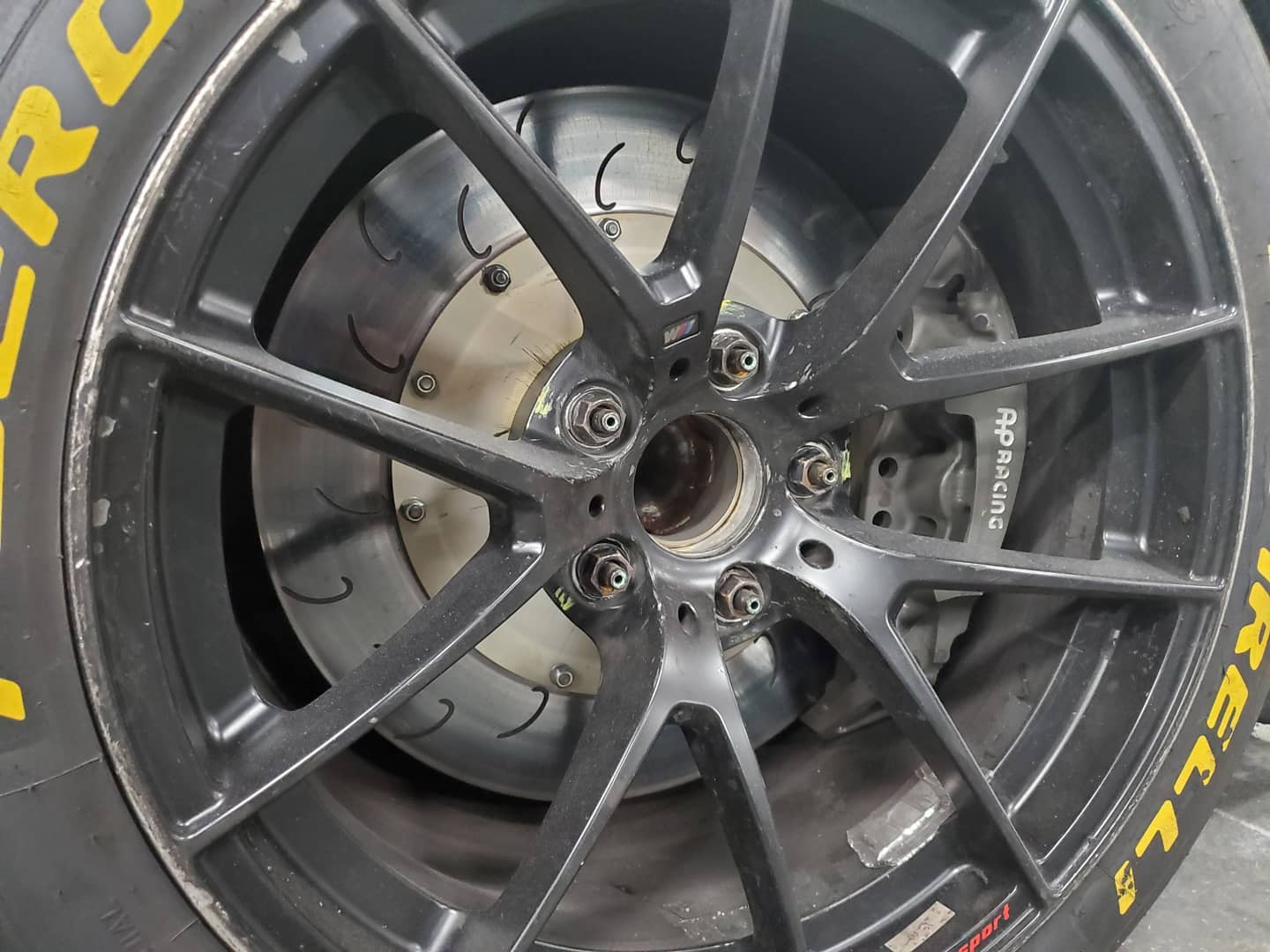 BMW E-Chassis 82mm Motorsport Hardware Black Race Stud Kit 12×1.5