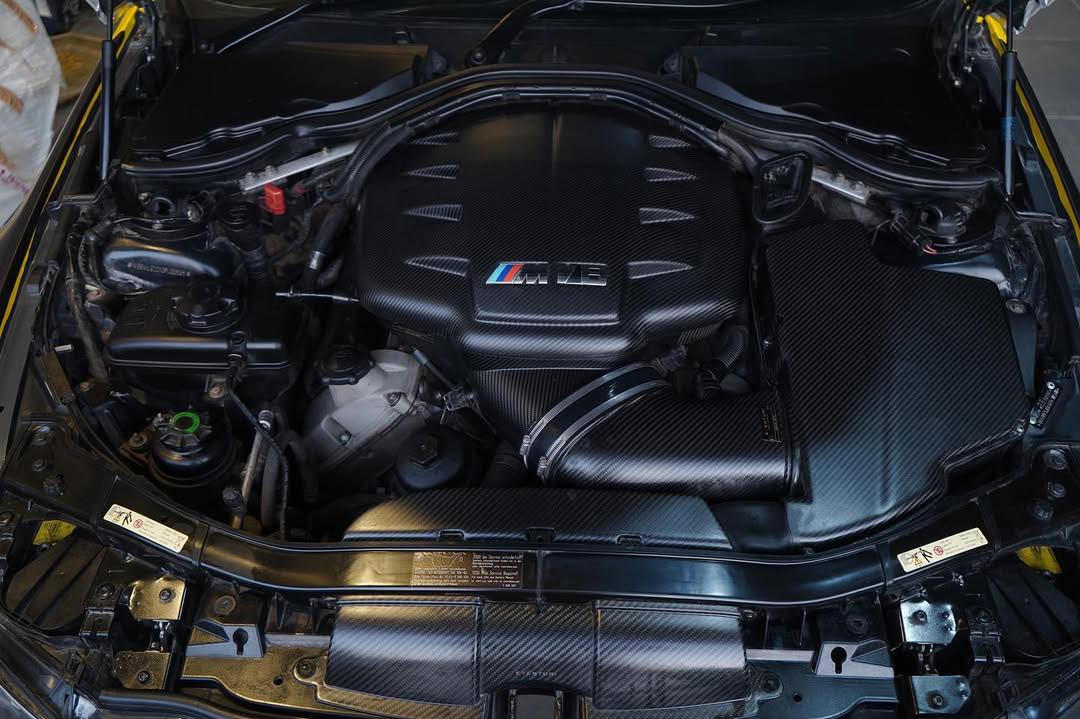 Eventuri BMW E90, E92 & E93 M3 S65 Matte Black Carbon Fiber Plenum